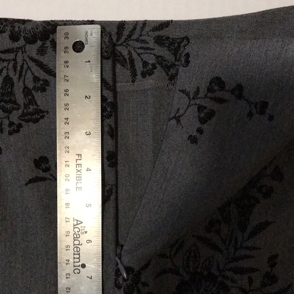I.L.U. VINTAGE Dark Gray/Black Velvet Embroidery Floral Design Mini Skirt - 7 - Picture 14 of 14